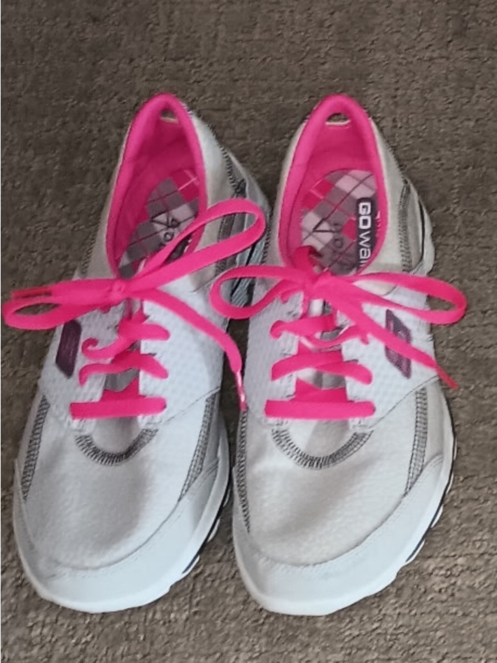 Skechers Golf Shoe with Bright Pink Accents